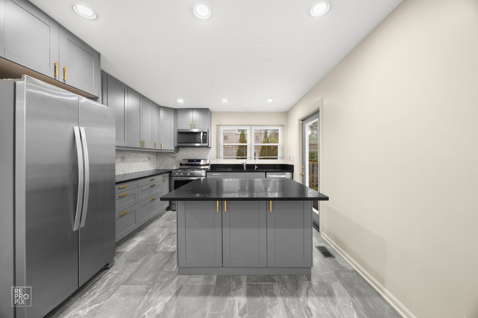 1002 HOBSON Drive, Buffalo Grove, IL