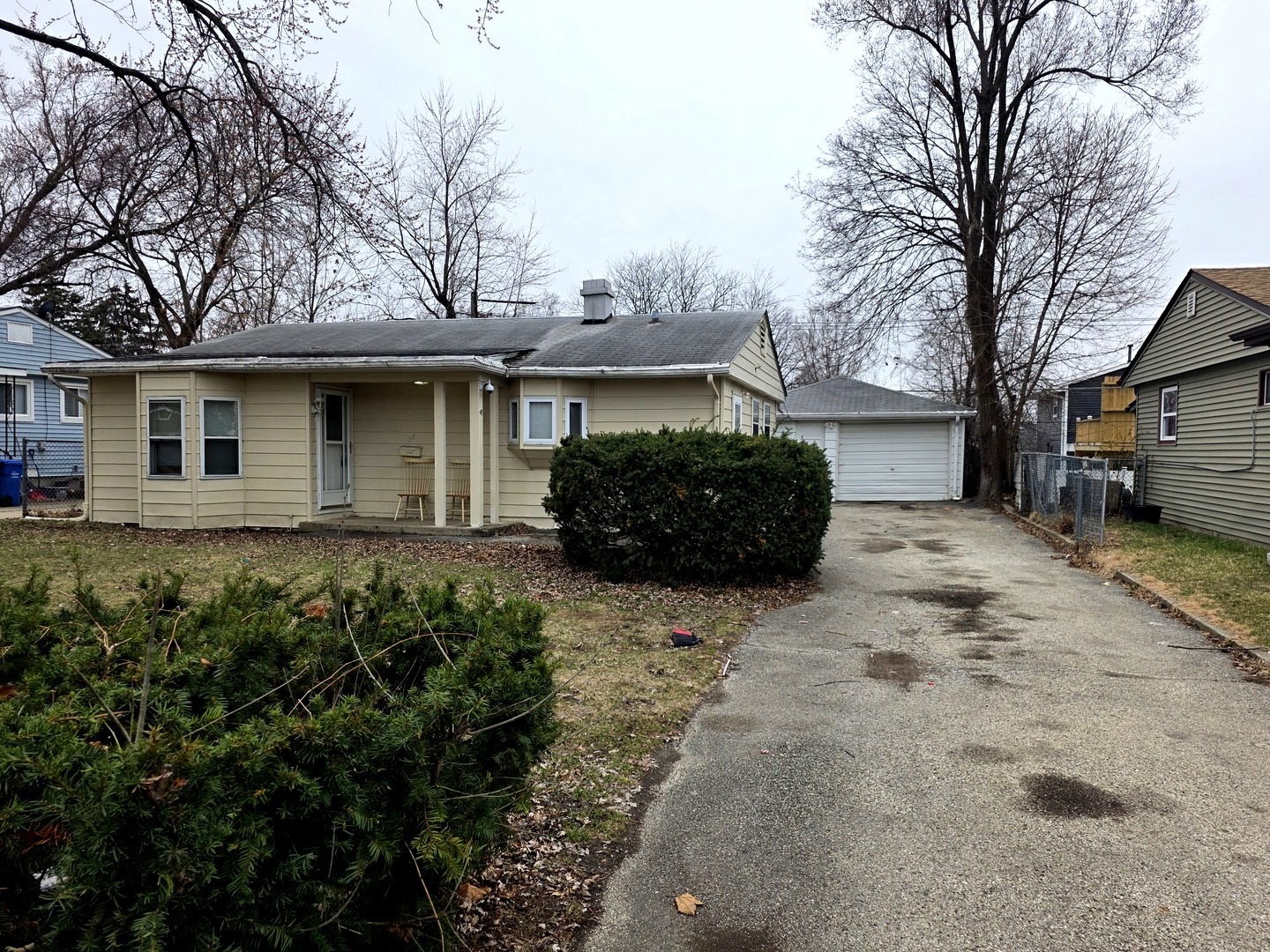 28 Hickory Drive, Carpentersville, IL