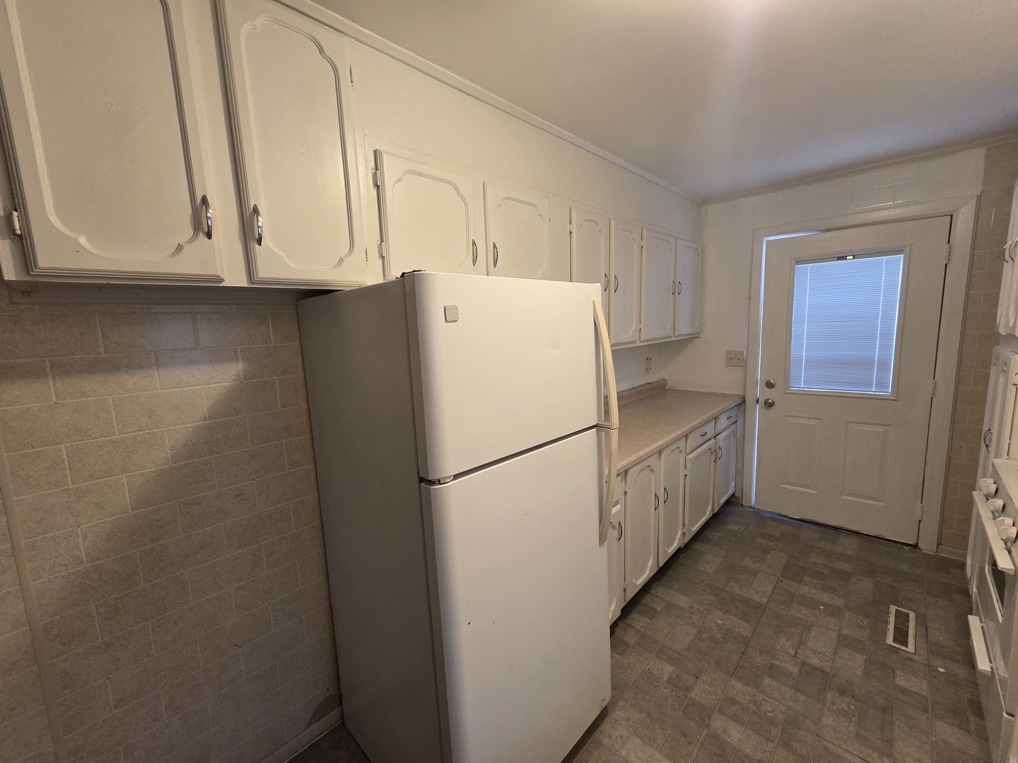 28 Hickory Drive, Carpentersville, IL