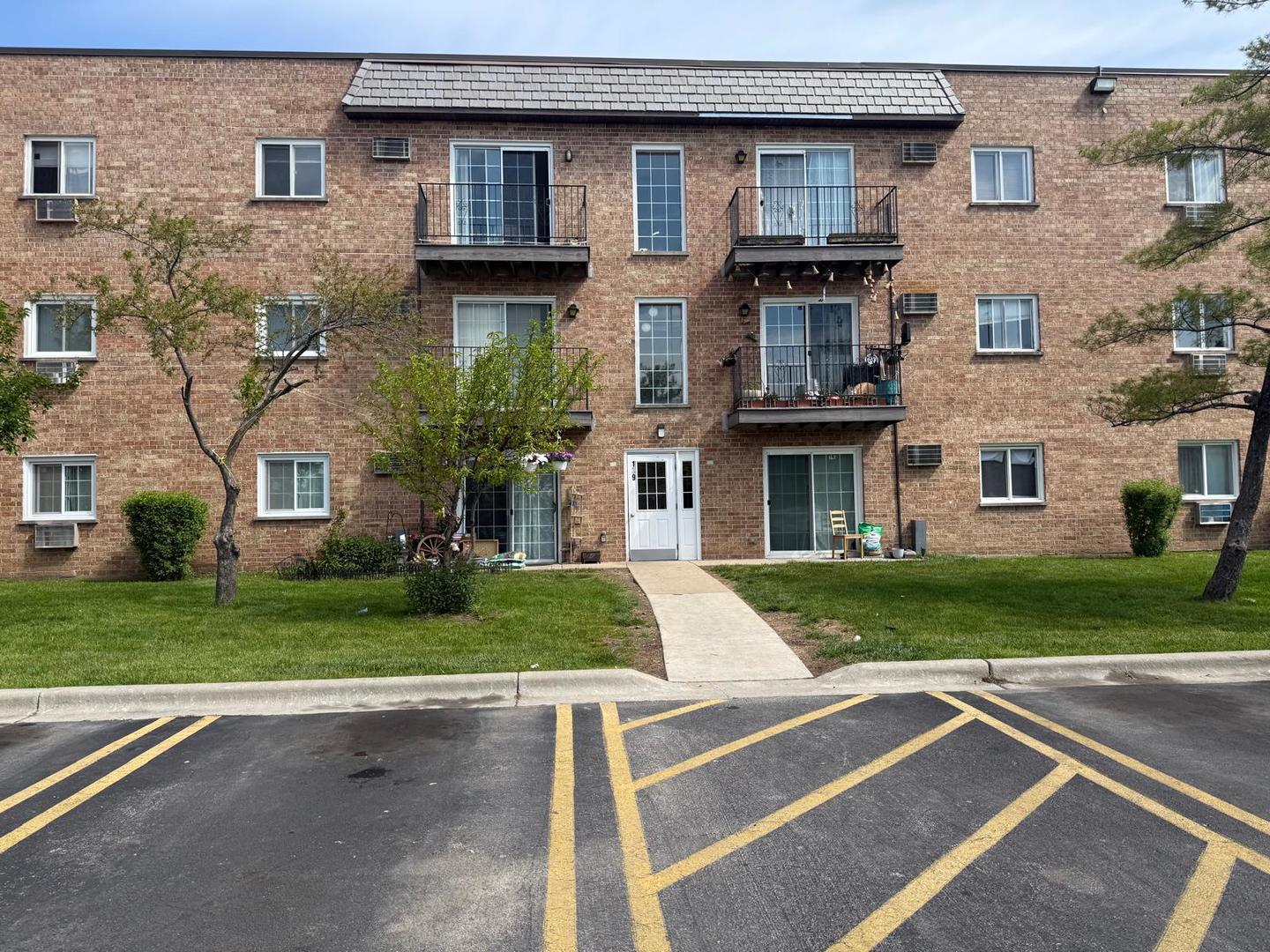 139 W Elk Trail #239, Carol Stream, IL
