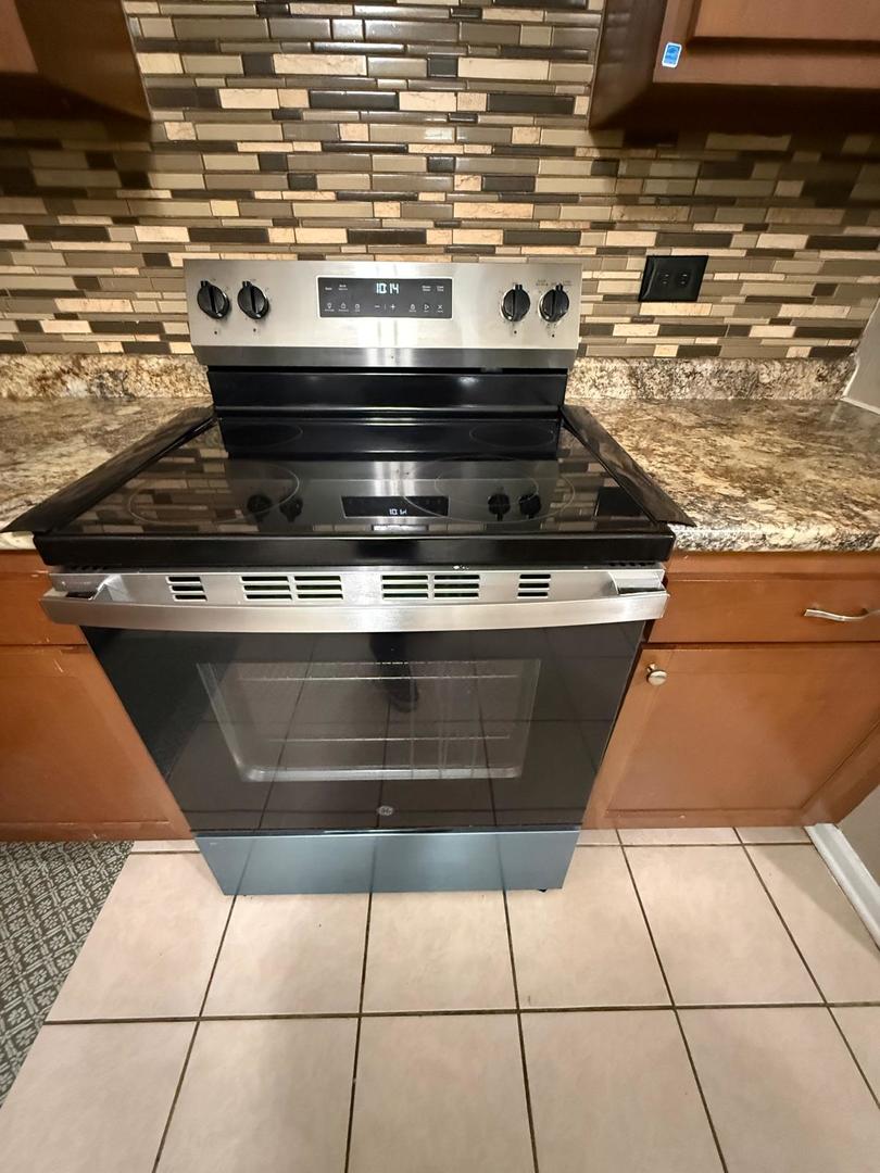 139 W Elk Trail #239, Carol Stream, IL