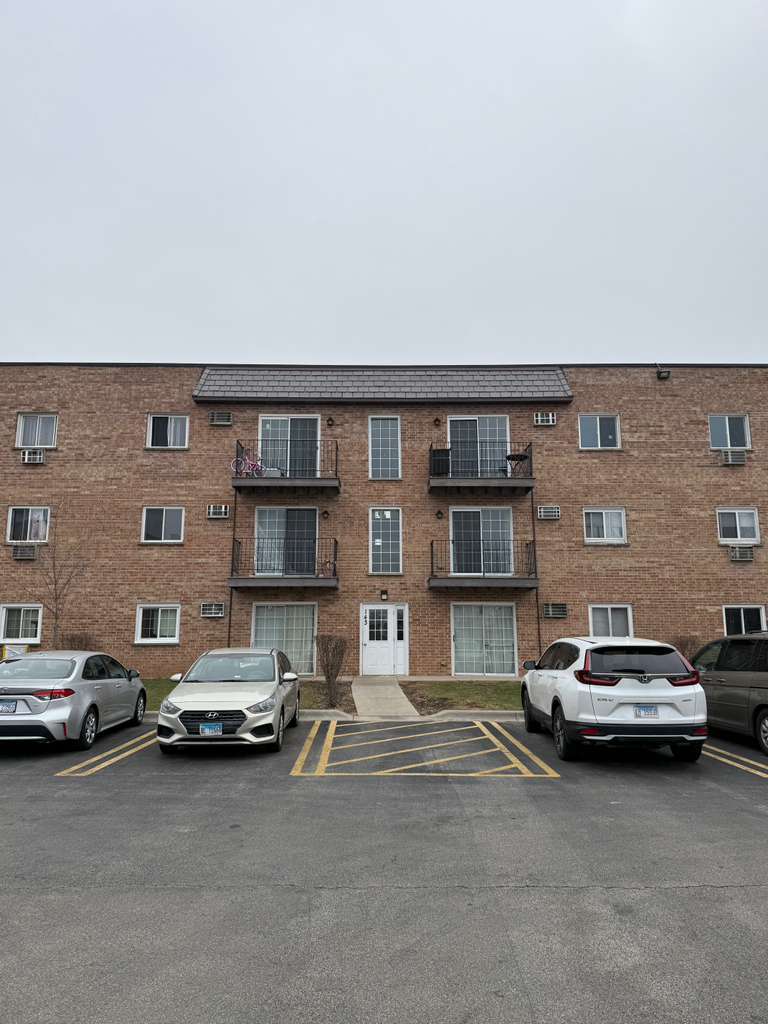 143 W Elk Trail #340, Carol Stream, IL