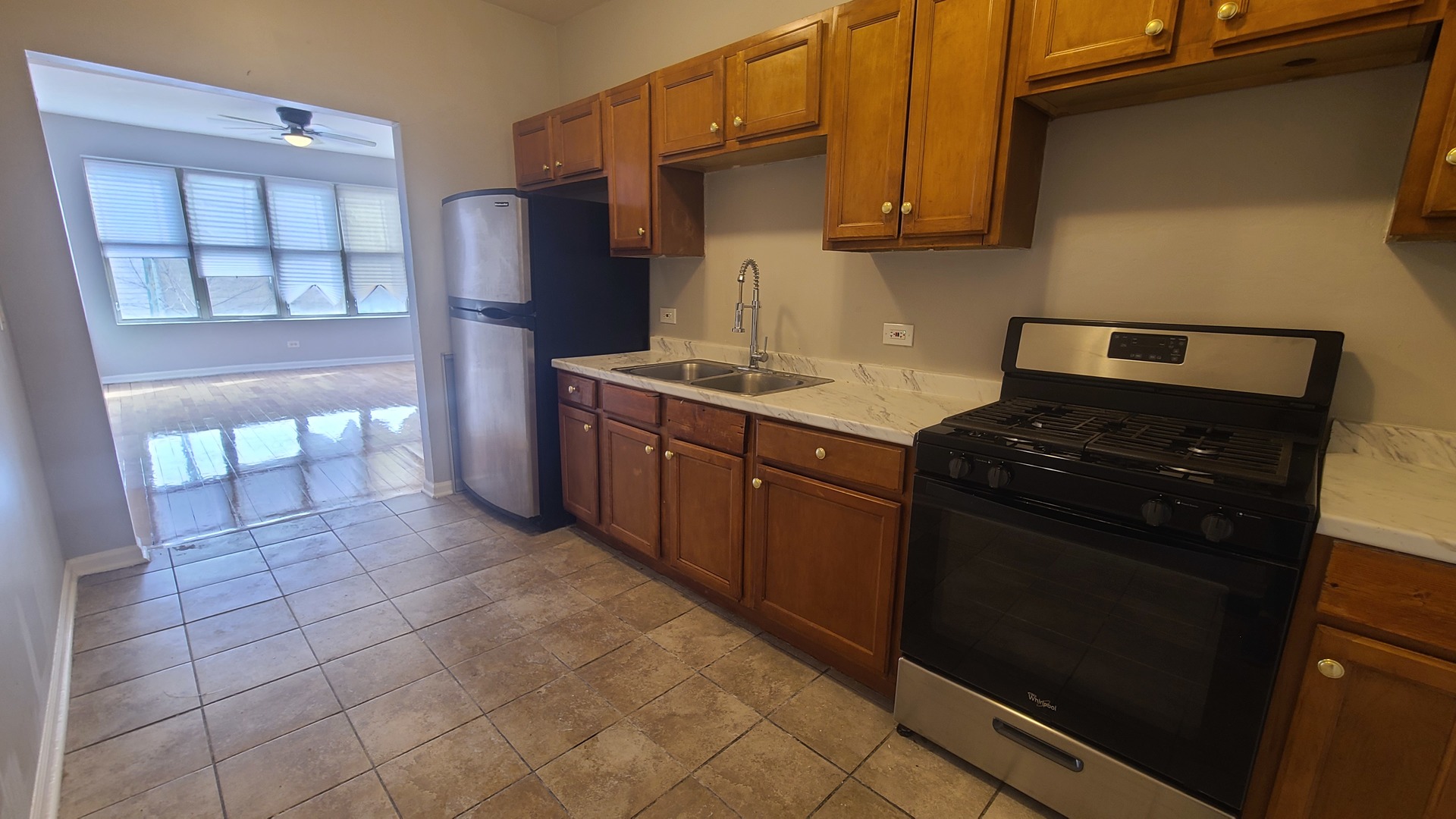 612 E Marquette Road #2, Chicago, IL