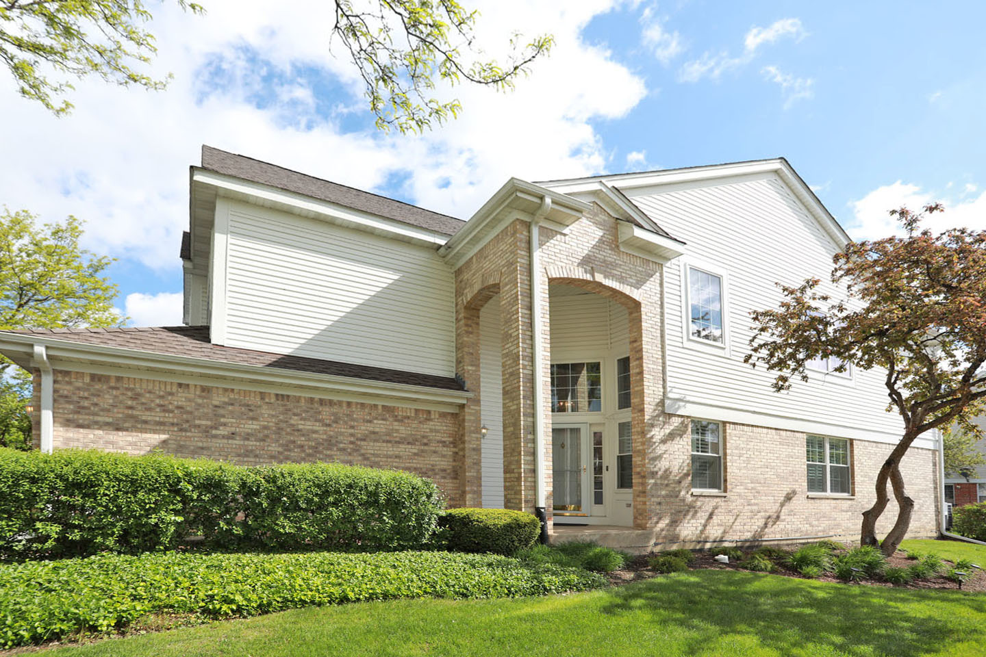 301 BAY Drive, Itasca, IL