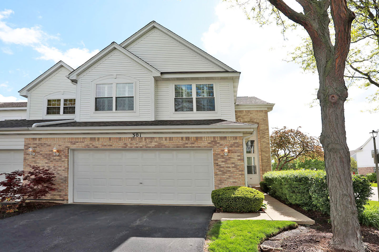 301 BAY Drive, Itasca, IL