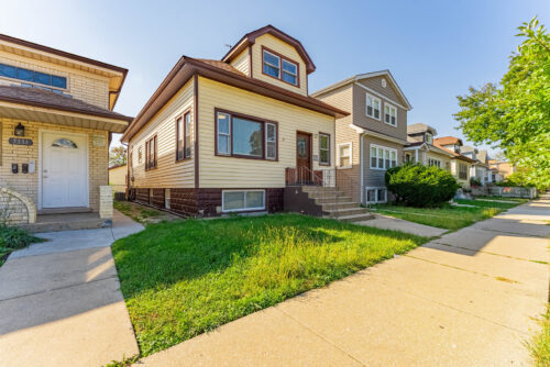 5335 W Barry Avenue, Chicago, IL
