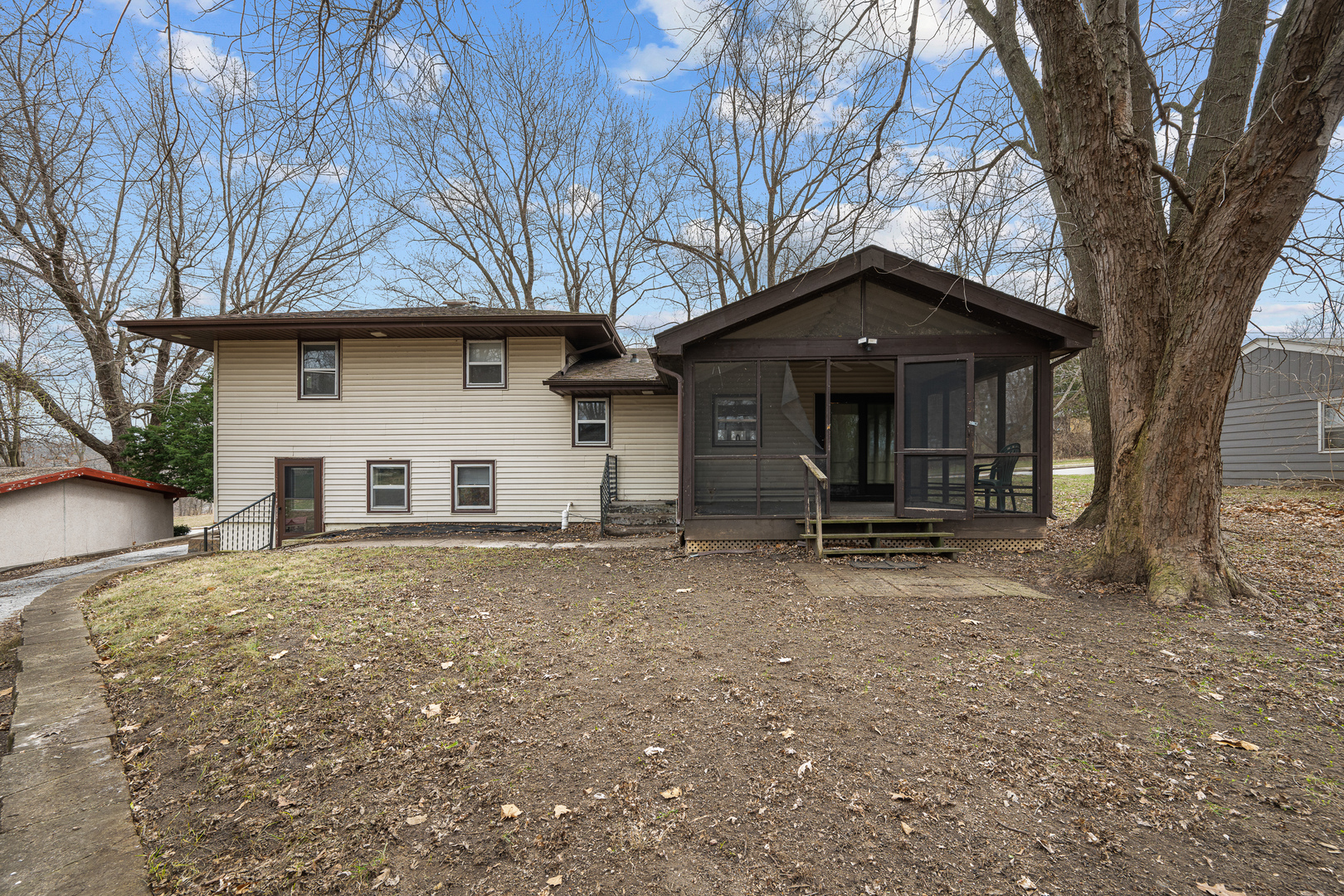 2412 W 3rd Street, Coal Valley, IL