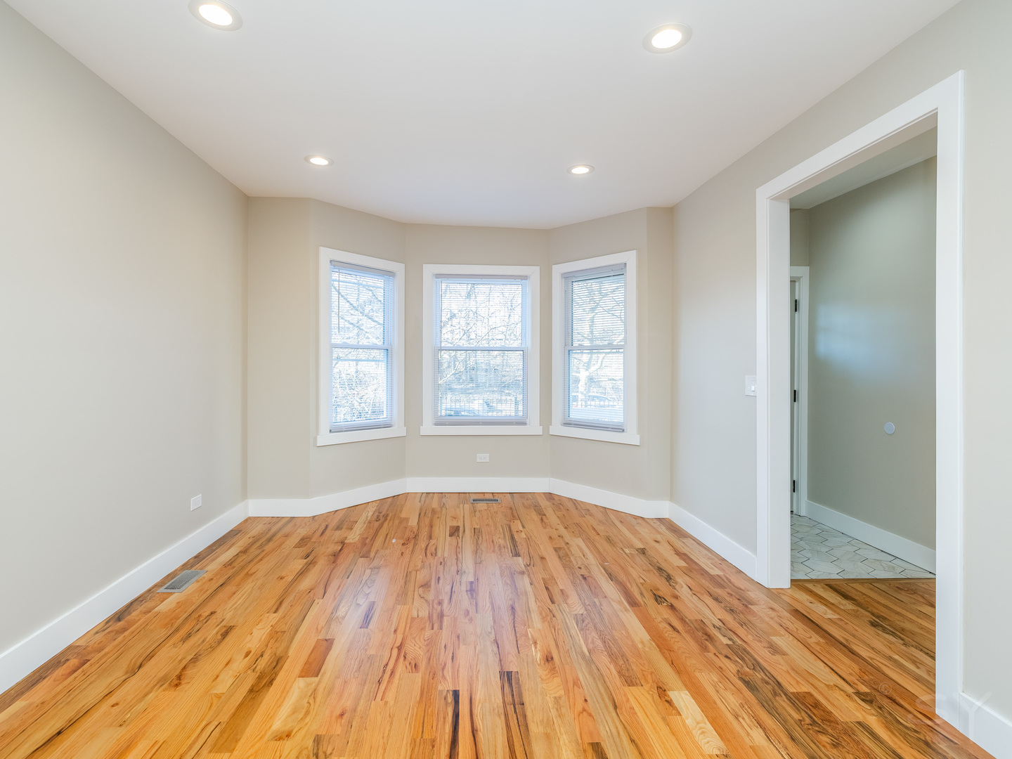 6129 N Ravenswood Avenue, Chicago, IL