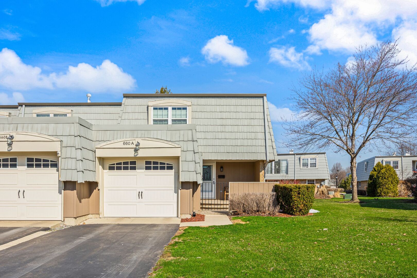 660 Versailles Court #A, Elk Grove Village, IL