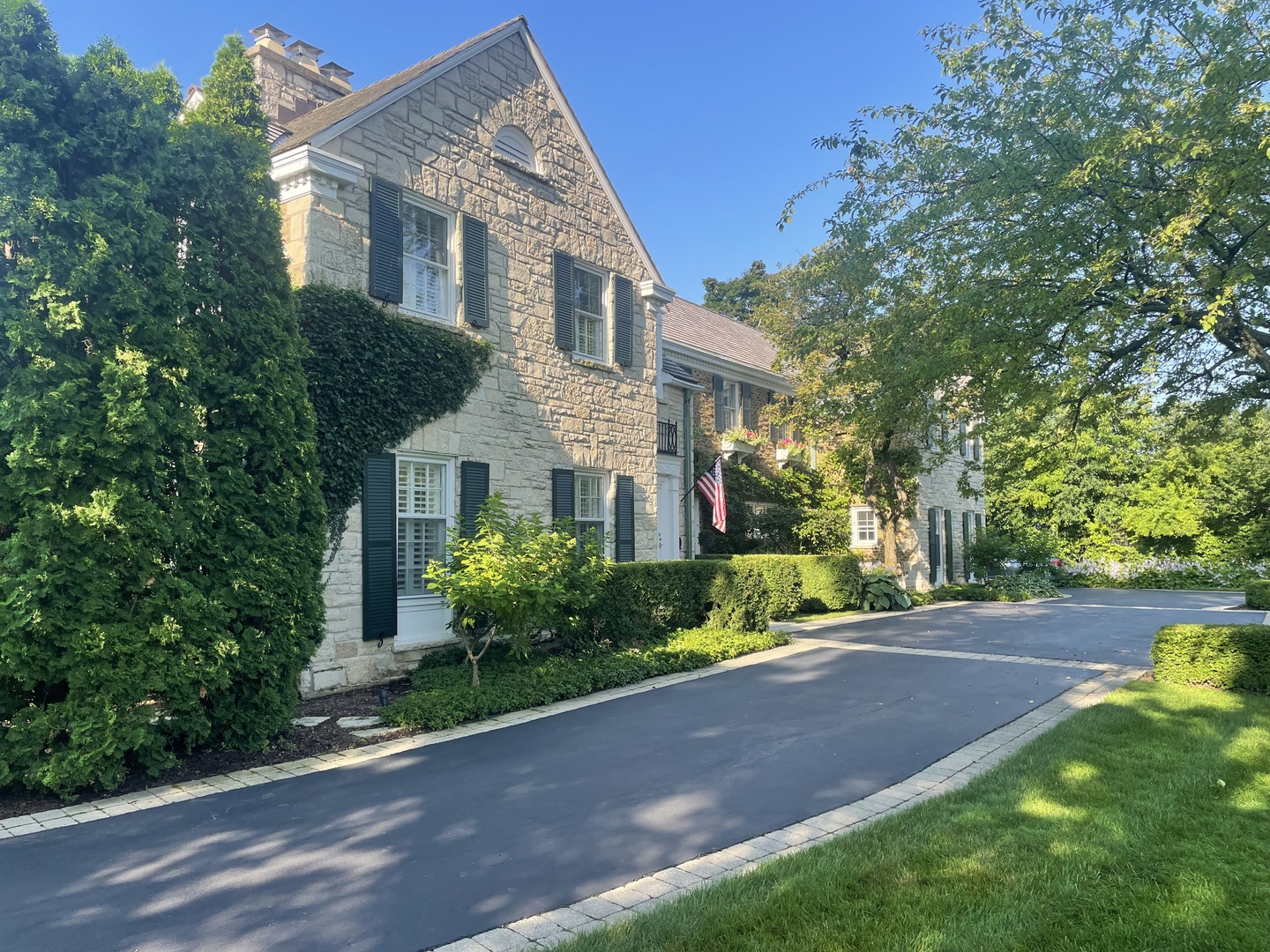 965 Castlegate Court, Lake Forest, IL