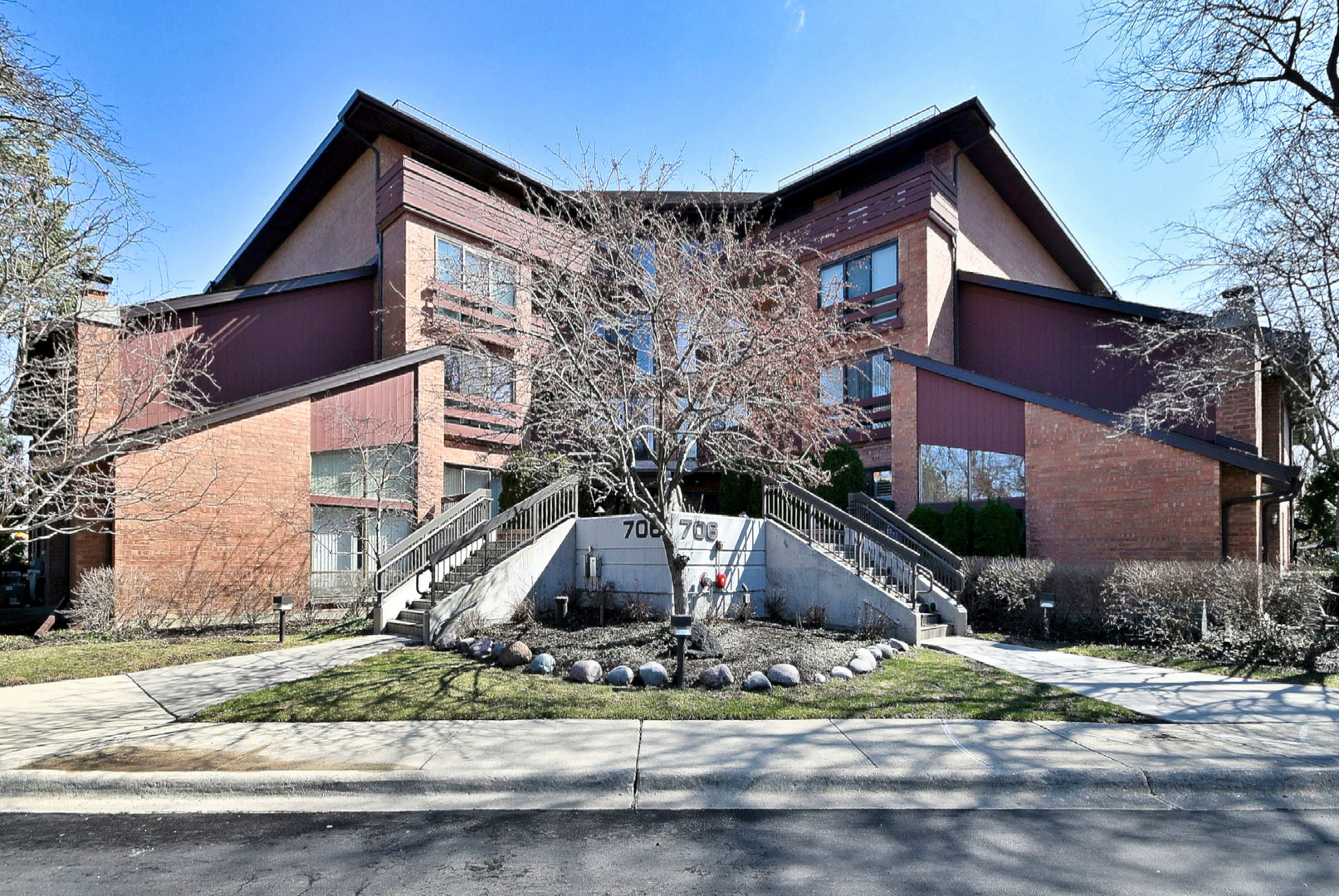 706 Waukegan Road #C203, Glenview, IL