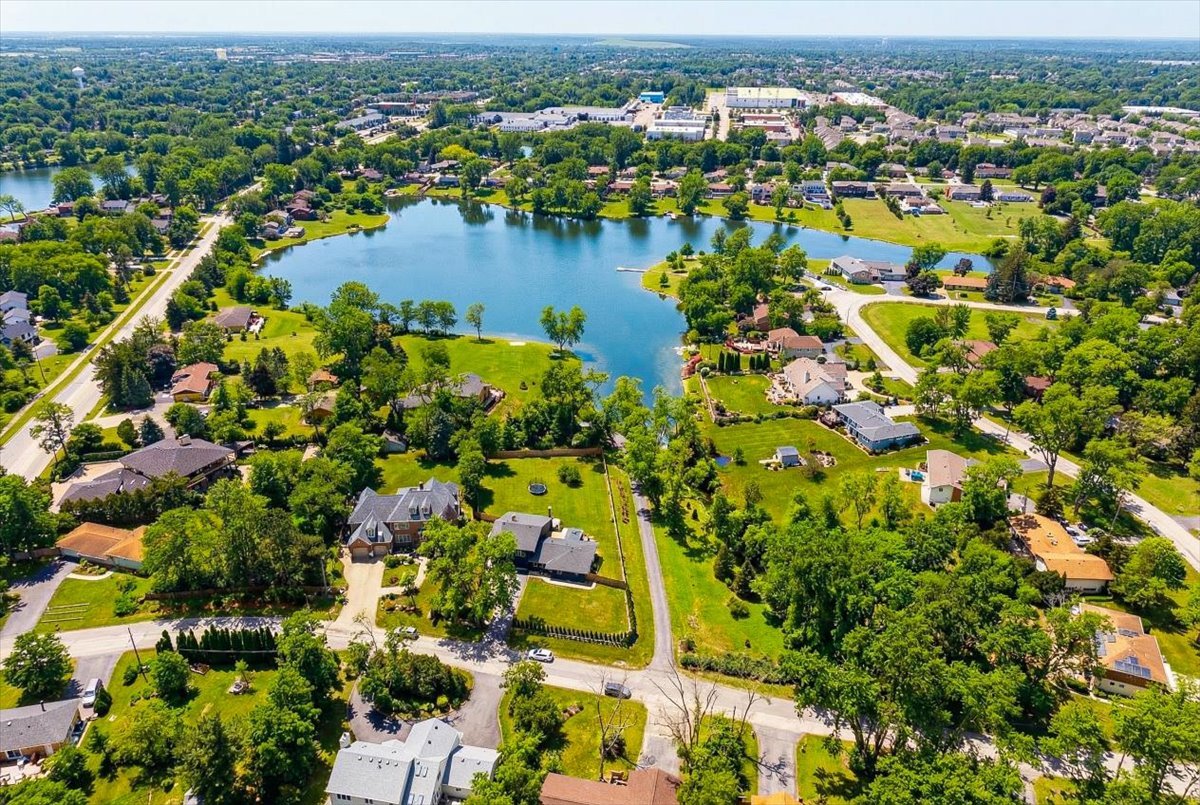 8122 Fairmount Avenue, Downers Grove, IL