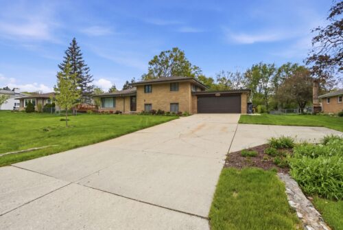 212 E Monterey Avenue, Schaumburg, IL