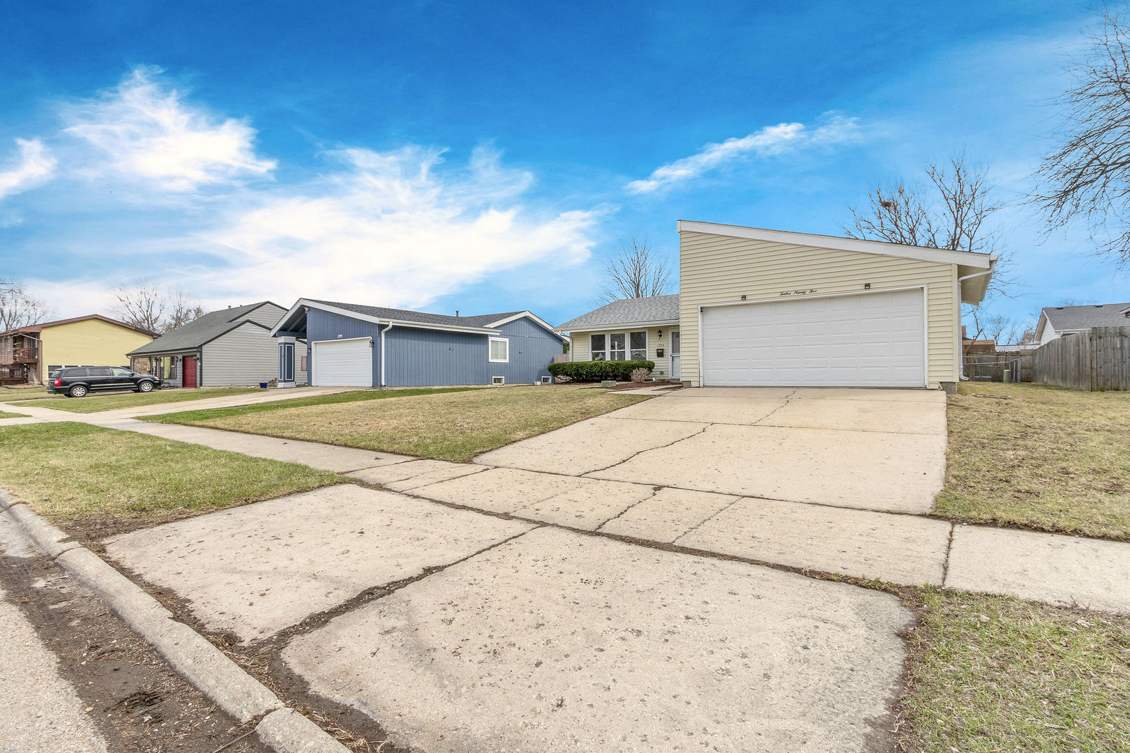 1295 Foxcroft Drive, Aurora, IL