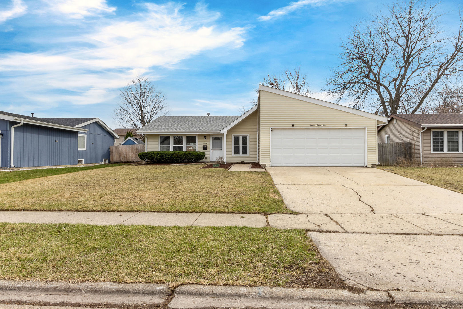 1295 Foxcroft Drive, Aurora, IL