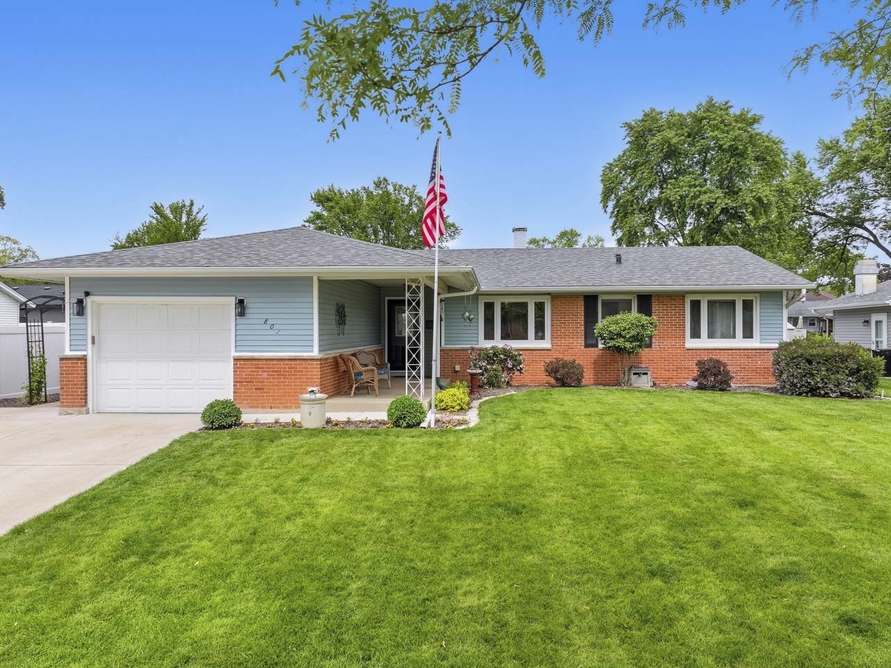 801 Delphia Avenue, Elk Grove Village, IL