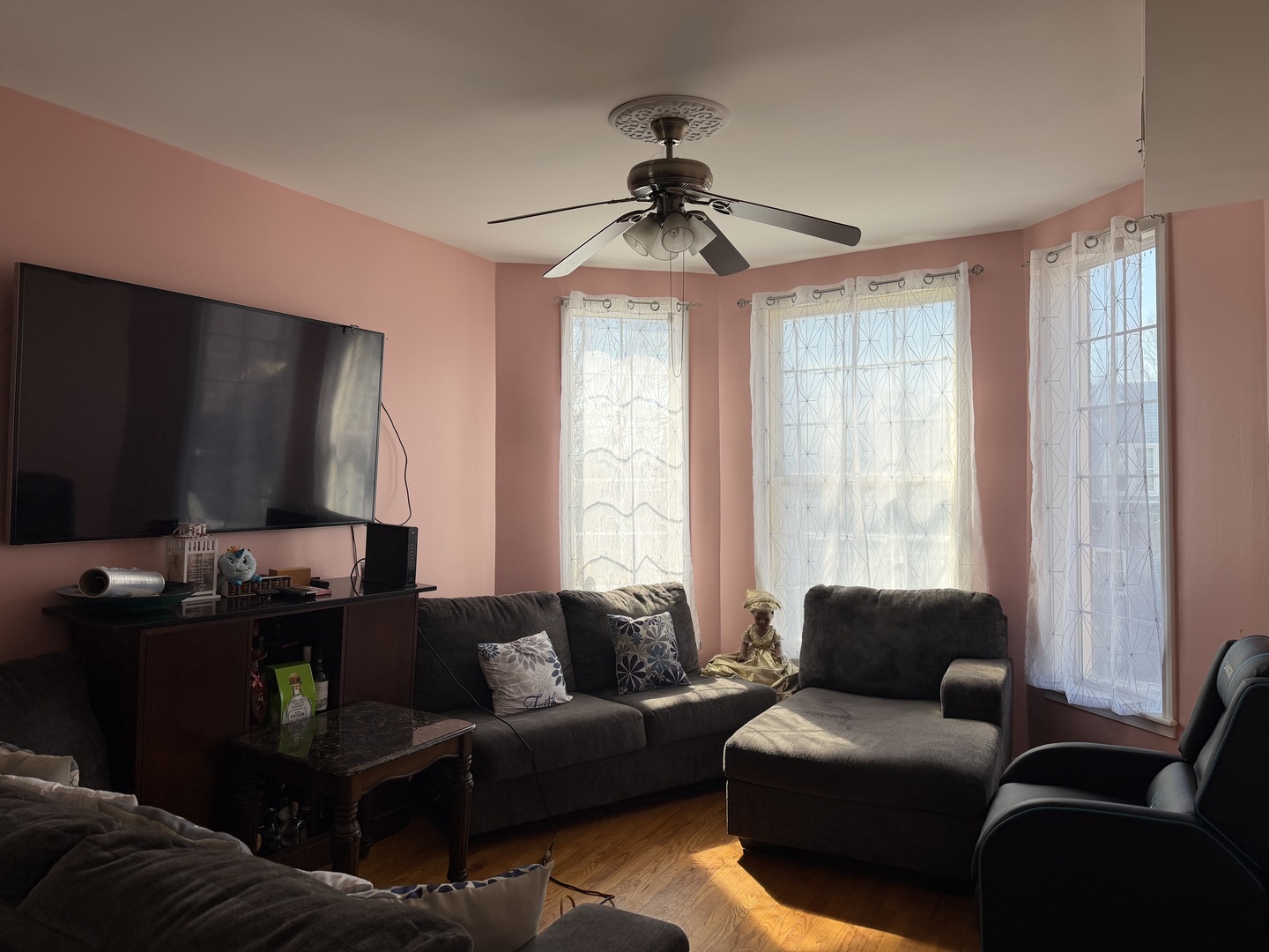 10045 S AVENUE M, Chicago, IL
