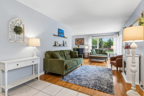 1105 E Barberry Lane, Mount Prospect, IL