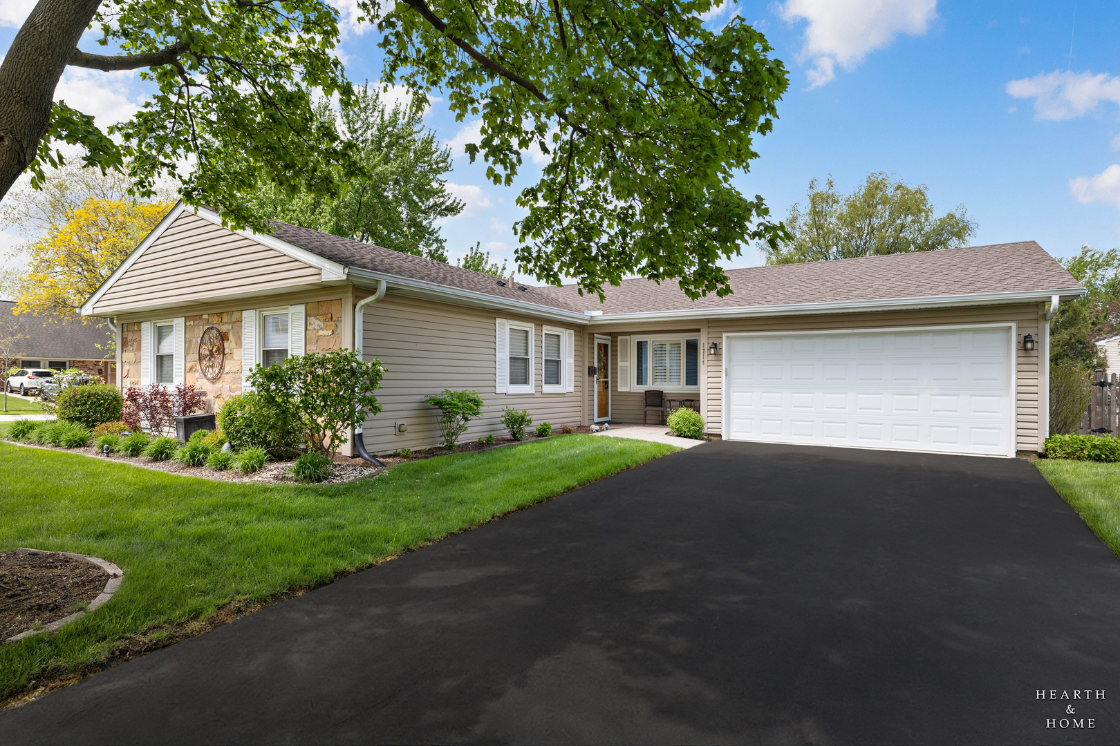 1714 PARK Drive, Schaumburg, IL