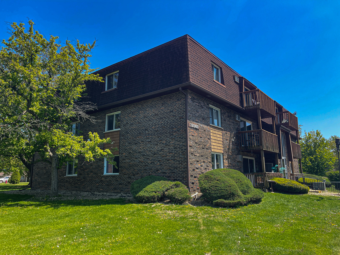 19360 Wolf Road #8, Mokena, IL