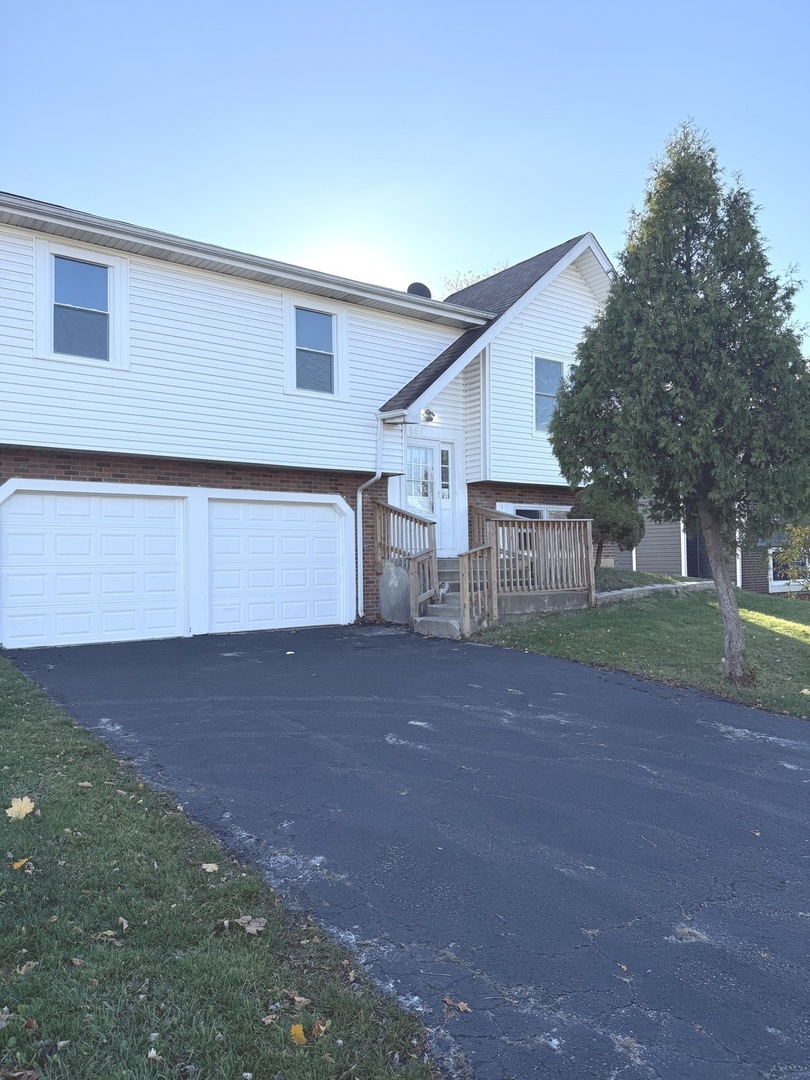651 Chesapeake Drive, Bolingbrook, IL