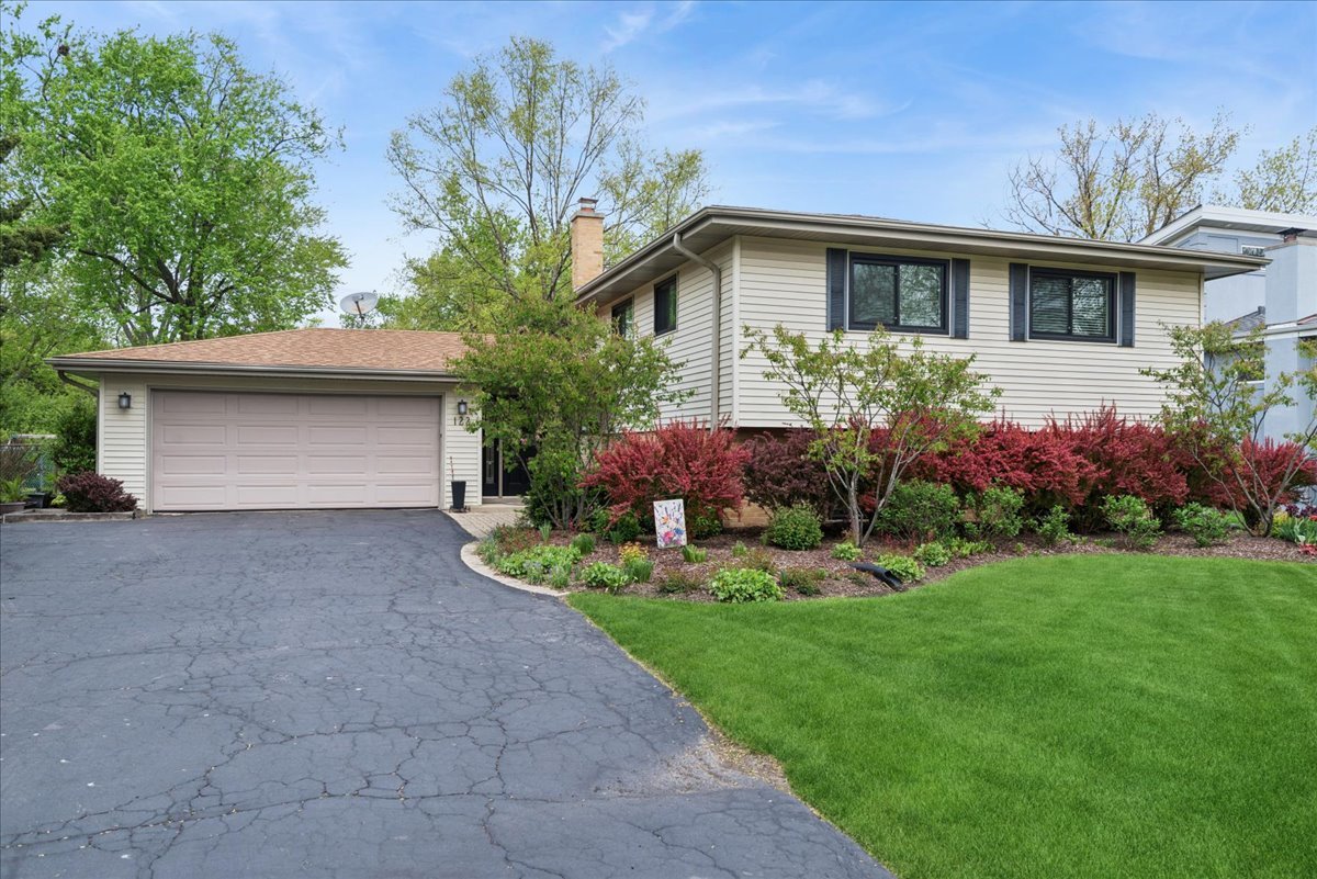122 Mulberry Road, Deerfield, IL
