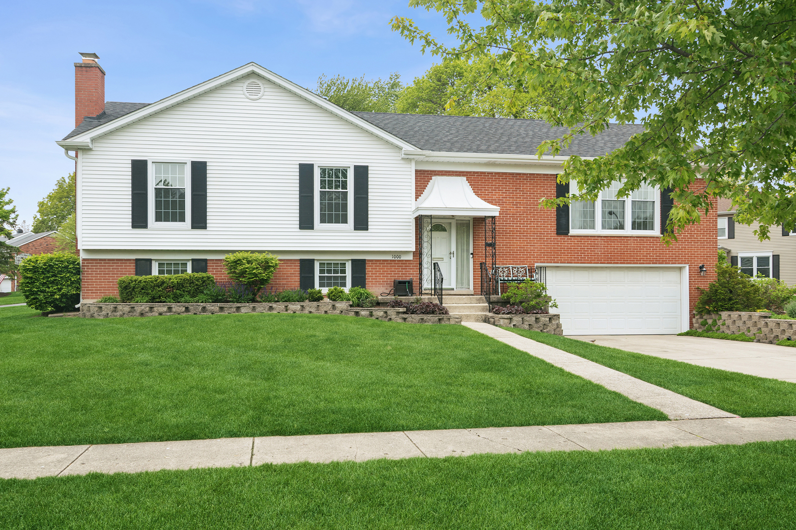 1000 W Hunting Drive, Palatine, IL