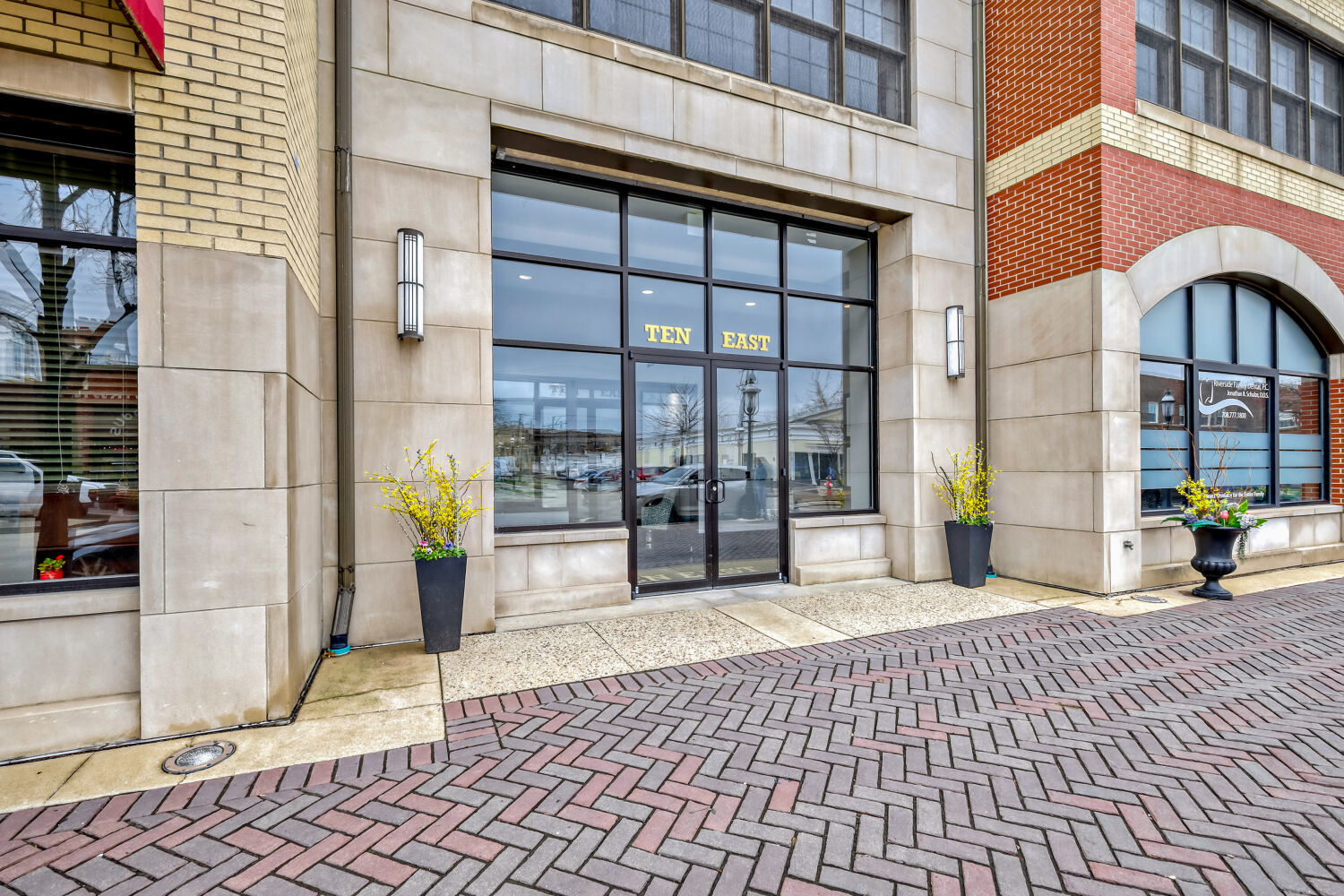 10 E Burlington Street #3B, Riverside, IL