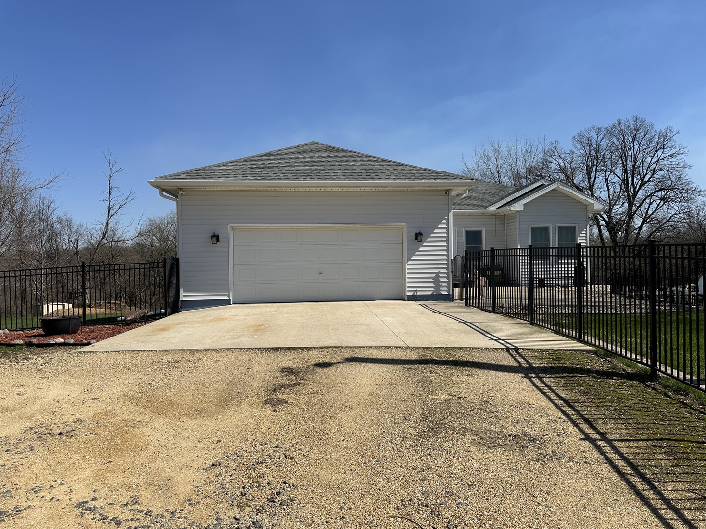 18760 Hillside Road, Morrison, IL