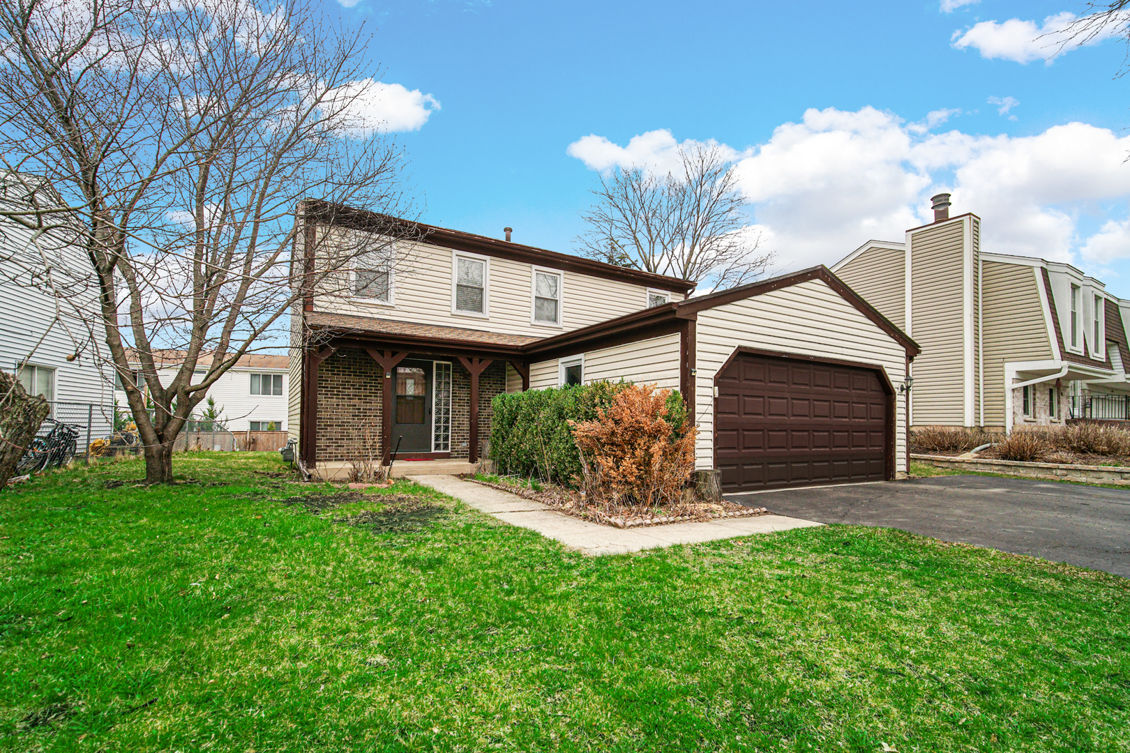 593 Iroquois Trail, Carol Stream, IL