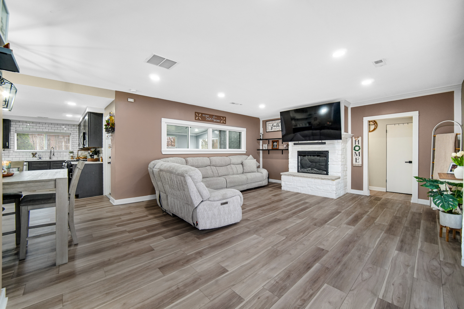 920 Theresa Lane, Chicago Heights, IL