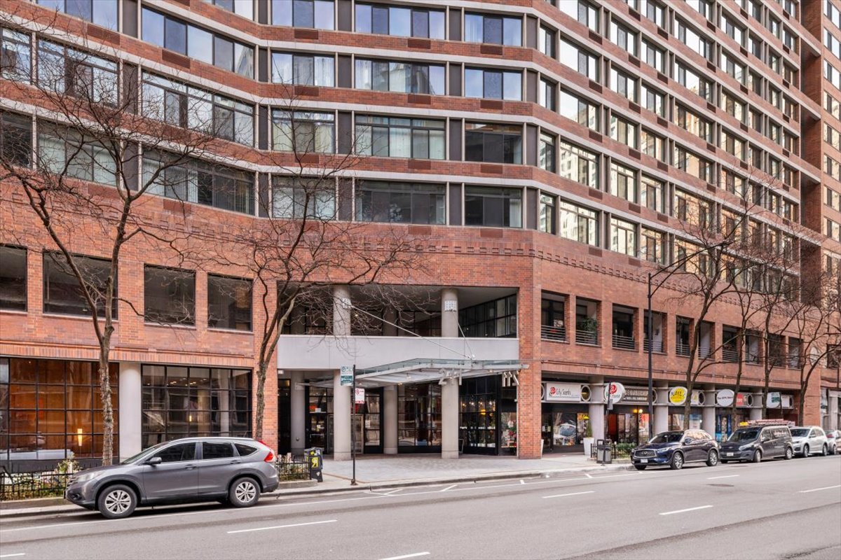 211 E Ohio Street #2004, Chicago, IL