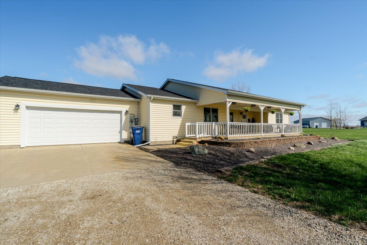 1388 E 2950 North Road, Mansfield, IL
