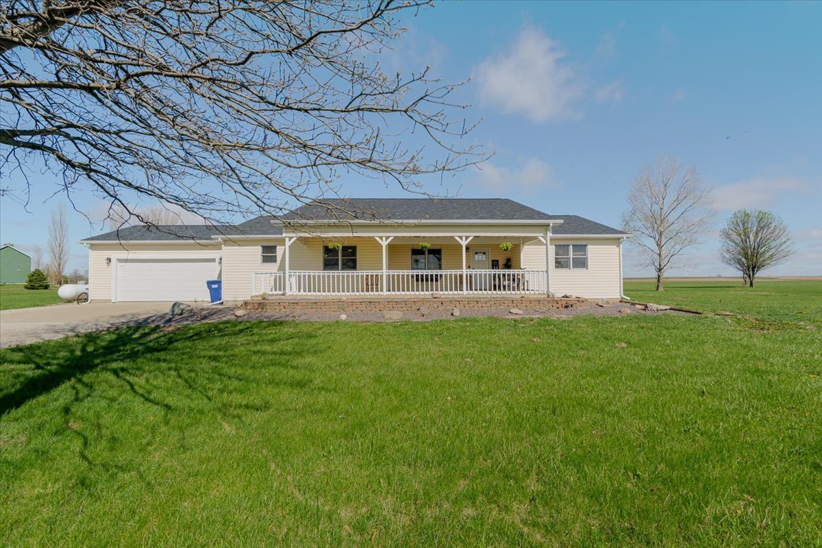 1388 E 2950 North Road, Mansfield, IL