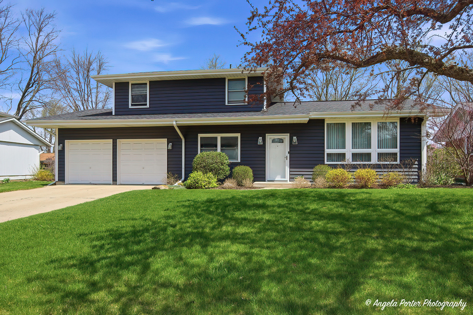 412 Surrey Lane, Lindenhurst, IL