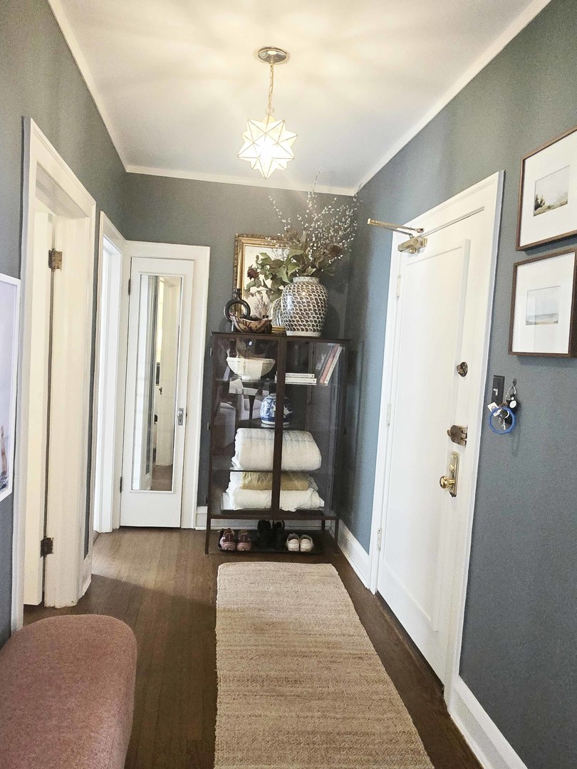 736 Hinman Avenue #2E, Evanston, IL