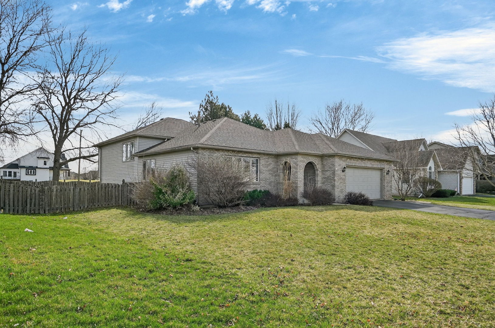 420 Windsor Drive, Oswego, IL