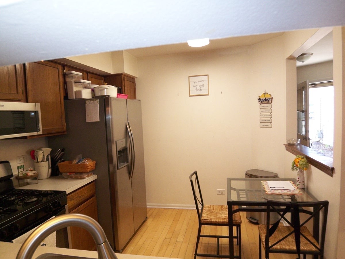 1069 Talbots Lane #105, Elk Grove Village, IL