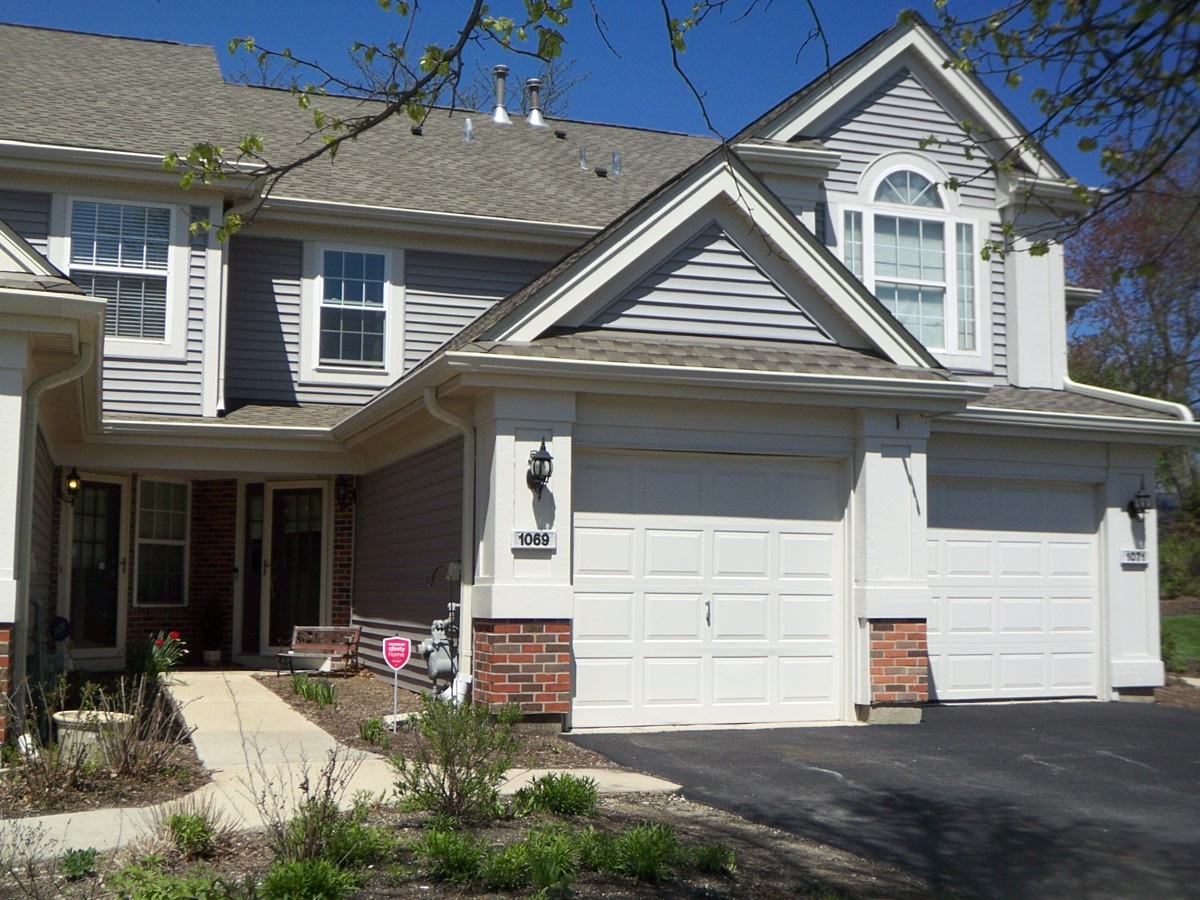 1069 Talbots Lane #105, Elk Grove Village, IL