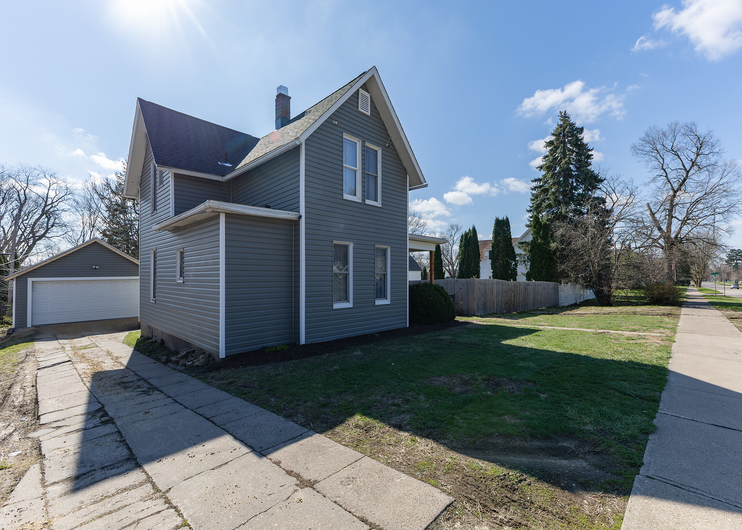1613 N 4th Street, Clinton, IA