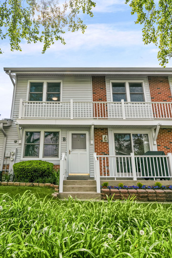 321 FAIRCHILD Court #B, Bloomingdale, IL