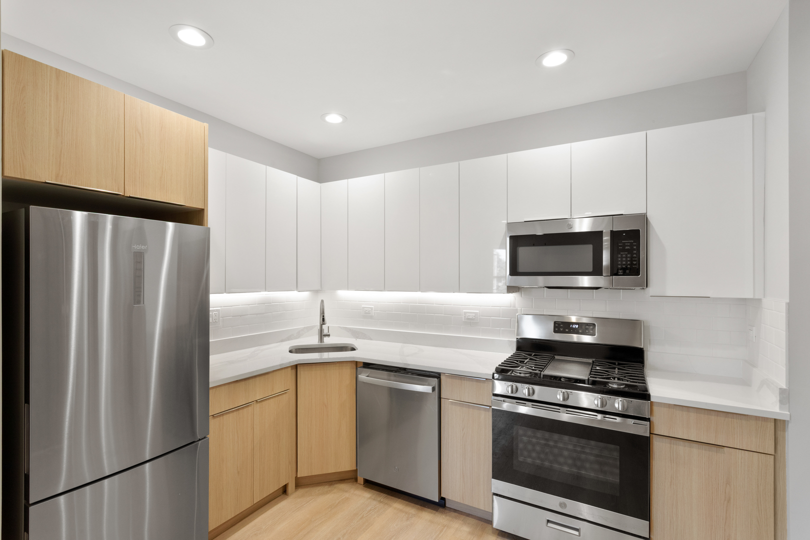 7383 N Damen Avenue #2E, Chicago, IL