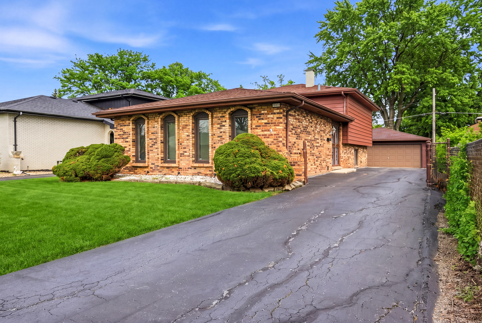 17243 Bernadine Street, Lansing, IL