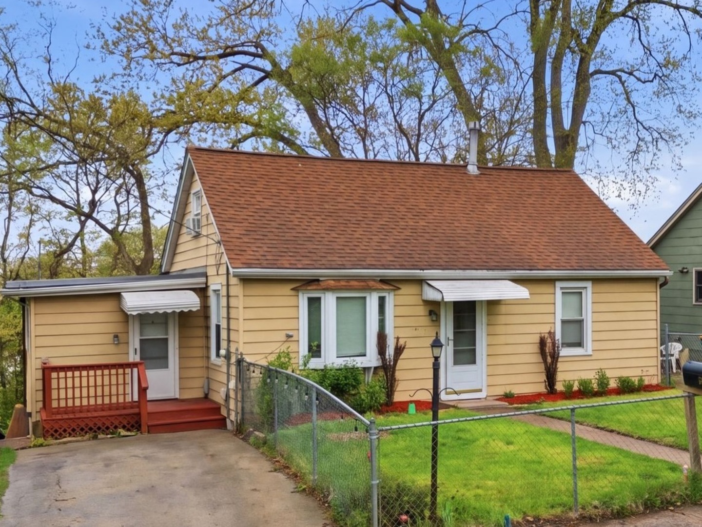 32 Arlington Lane, Fox Lake, IL