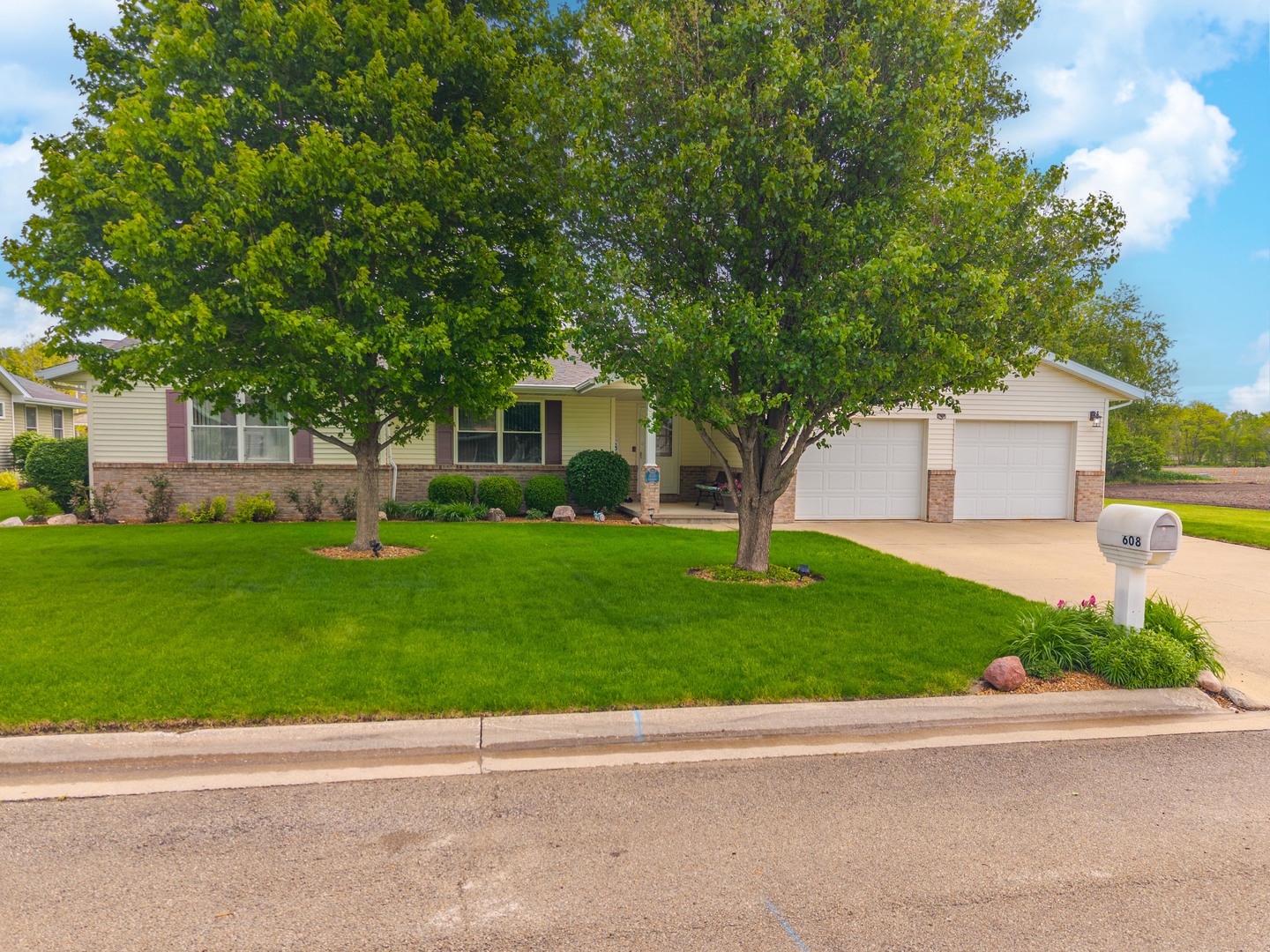 608 N Cherokee Lane, Pontiac, IL