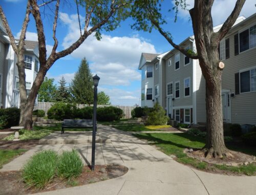 409 E Victoria Circle #409, North Aurora, IL