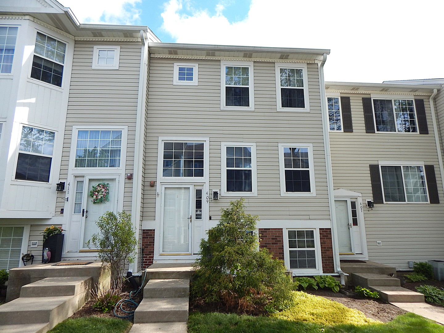 409 E Victoria Circle #409, North Aurora, IL