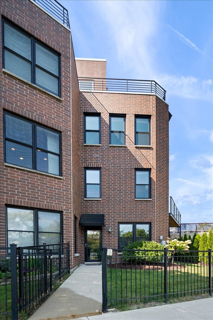 2976 N Riverwalk Drive #70, Chicago, IL