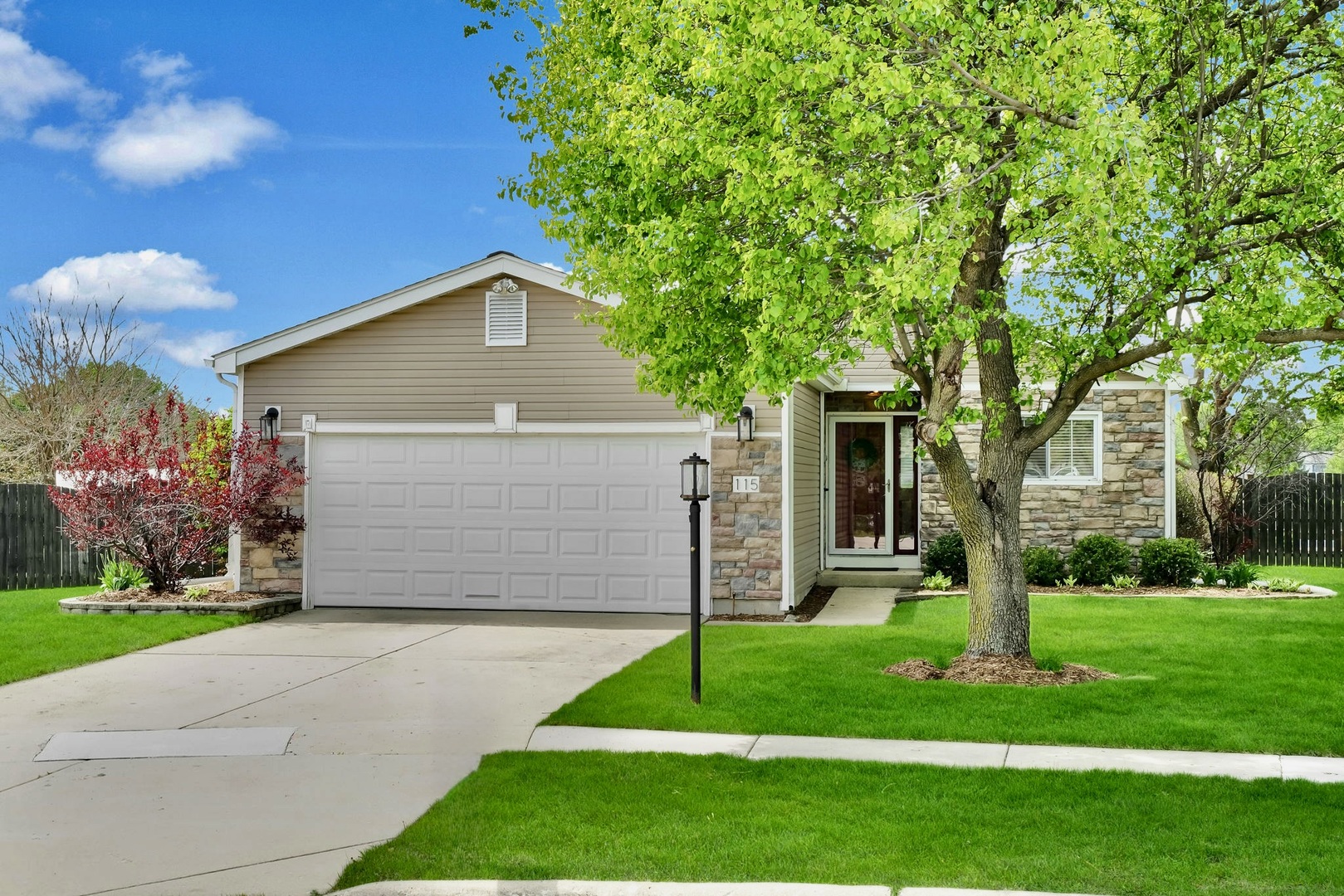 115 ABBEYWOOD Circle, Streamwood, IL