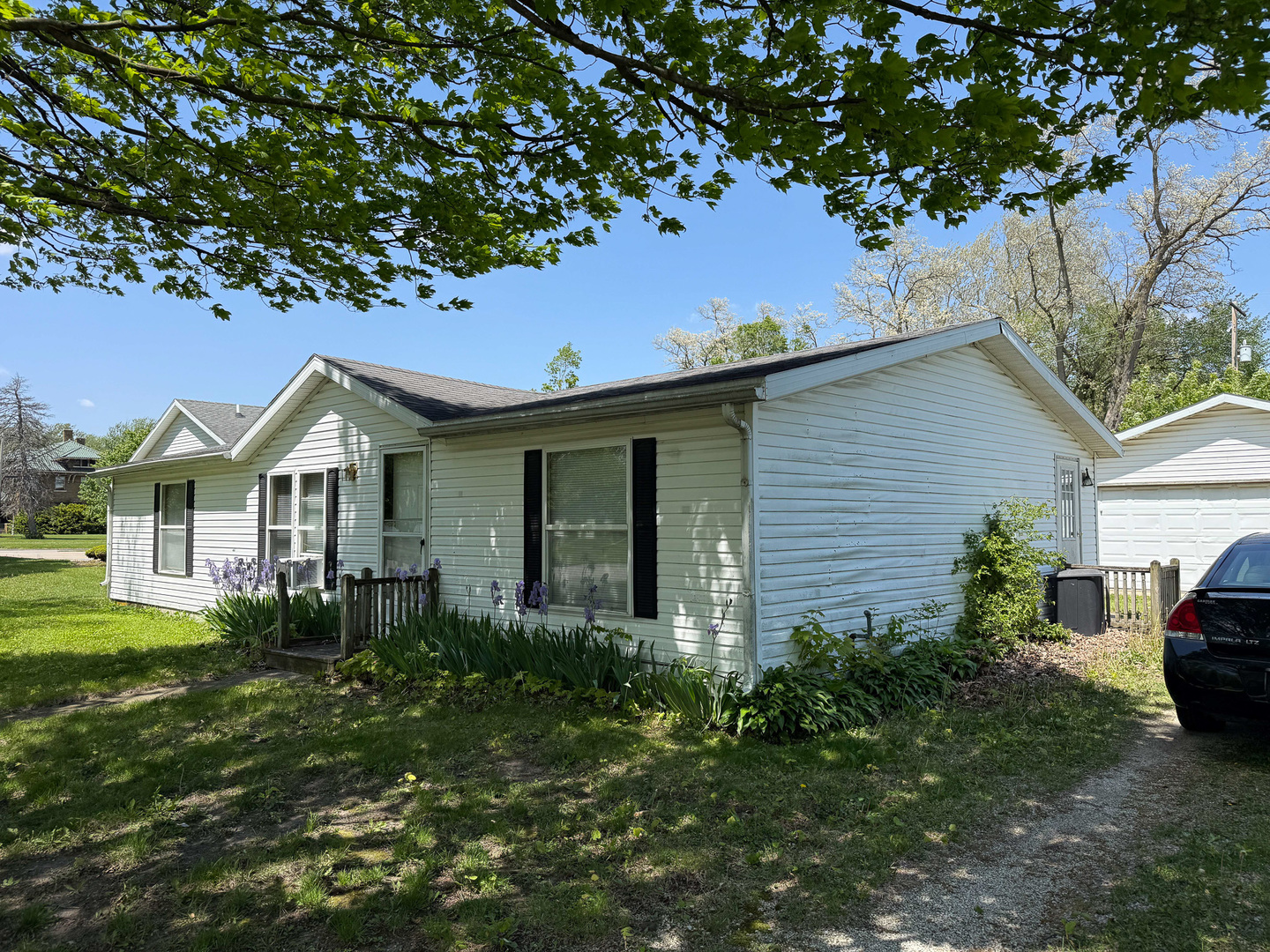 155 E Concord Street, Sheldon, IL